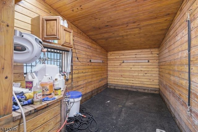72 Pond Ln, Holland Twp., NJ 08848