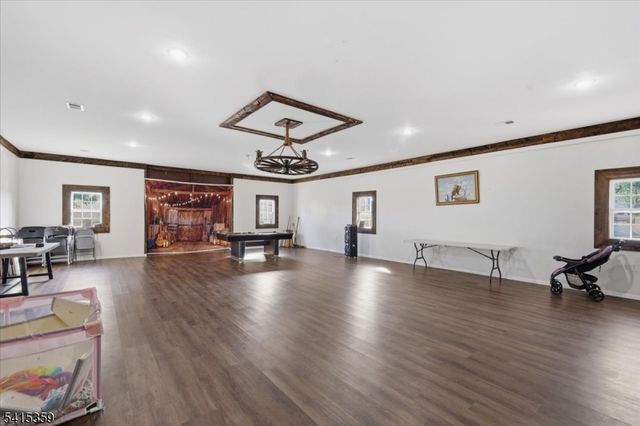72 Pond Ln, Holland Twp., NJ 08848