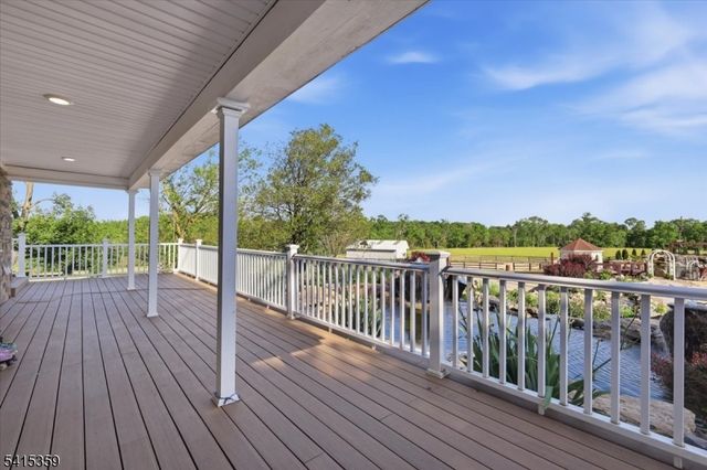 72 Pond Ln, Holland Twp., NJ 08848