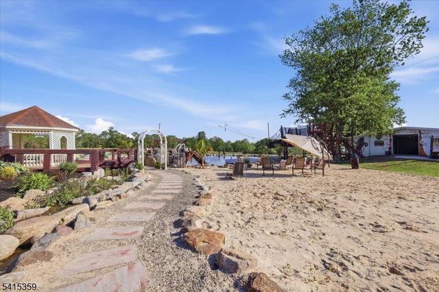 72 Pond Ln, Holland Twp., NJ 08848