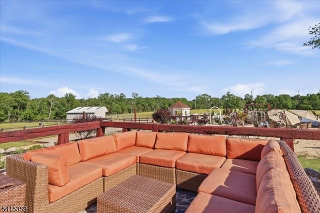 72 Pond Ln, Holland Twp., NJ 08848