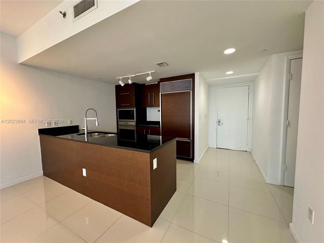 475 Brickell Avenue 1614, Miami, FL 33131