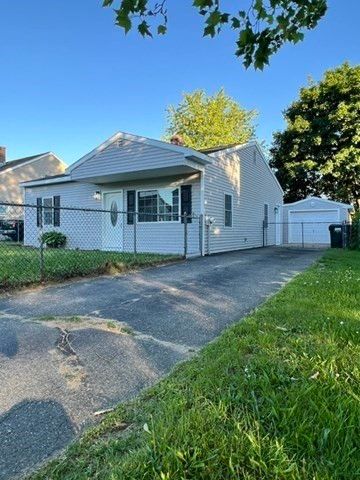 27 Dubois St, Springfield, MA 01151