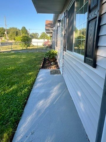 27 Dubois St, Springfield, MA 01151