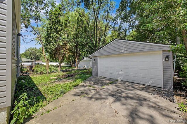8300 Stout Street, Detroit, MI 48228