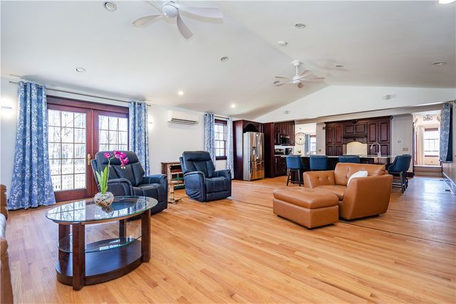 73 Nottingham Drive, Scituate, RI 02831