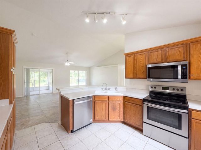 314 DUPONT CIRCLE, Howey In The Hills, FL 34737