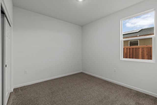 909 Zennor Pl, Patterson, CA 95363