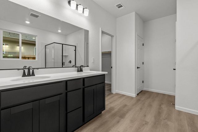 909 Zennor Pl, Patterson, CA 95363