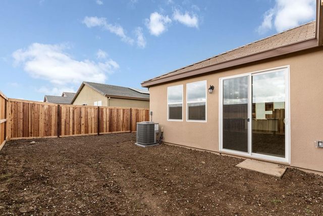 909 Zennor Pl, Patterson, CA 95363