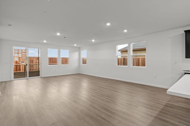 909 Zennor Pl, Patterson, CA 95363