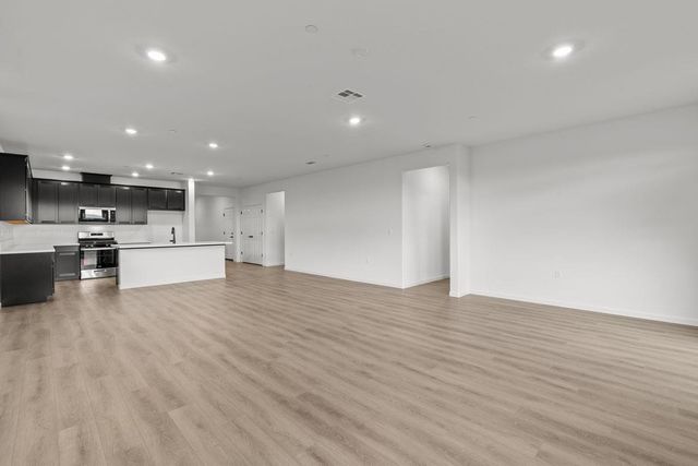 909 Zennor Pl, Patterson, CA 95363