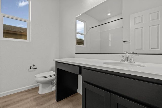 909 Zennor Pl, Patterson, CA 95363