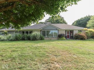 520 N Valley Lane W, Greenwood, IN 46142