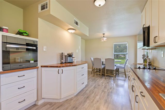 1925 Avenue L, Santa Fe, TX 77510