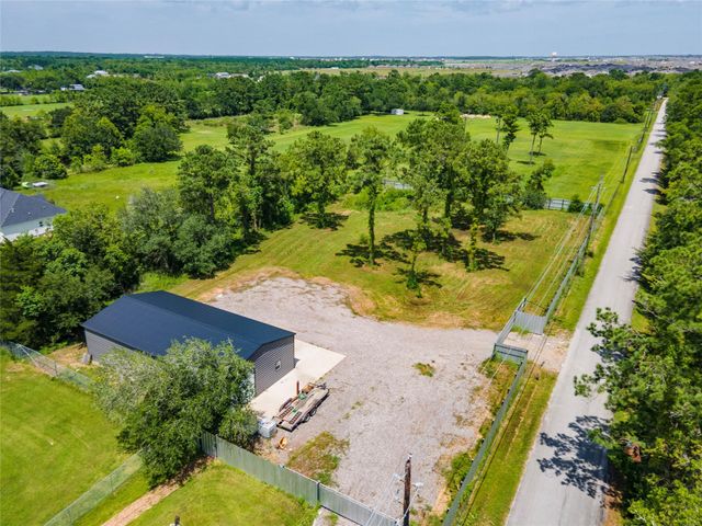 1925 Avenue L, Santa Fe, TX 77510