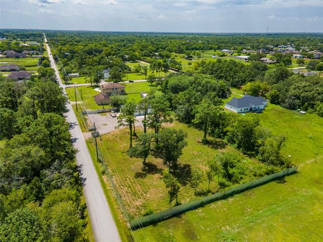 1925 Avenue L, Santa Fe, TX 77510