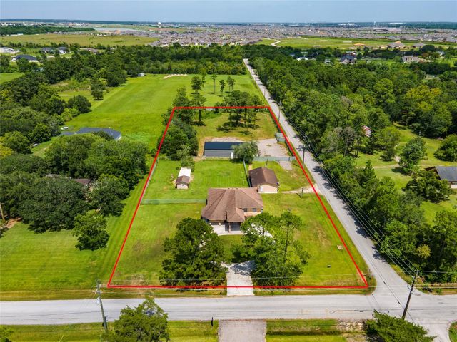1925 Avenue L, Santa Fe, TX 77510