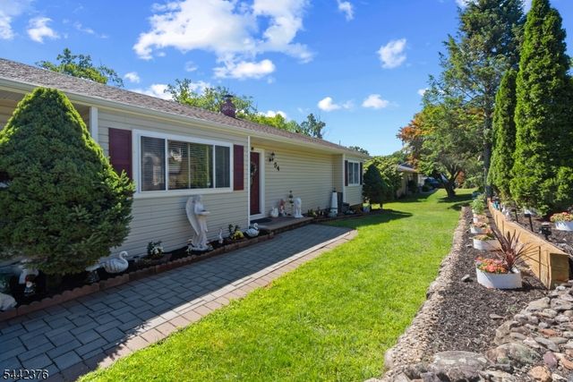 54 Navajo Trl, West Milford Twp., NJ 07480
