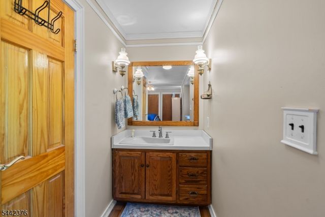 54 Navajo Trl, West Milford Twp., NJ 07480
