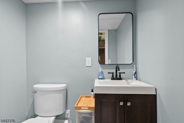 54 Navajo Trl, West Milford Twp., NJ 07480
