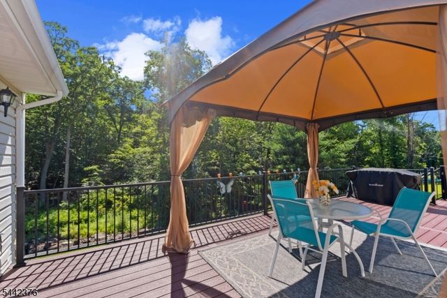 54 Navajo Trl, West Milford Twp., NJ 07480