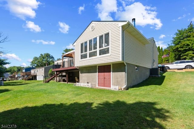 54 Navajo Trl, West Milford Twp., NJ 07480