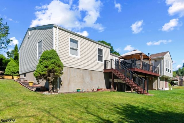 54 Navajo Trl, West Milford Twp., NJ 07480