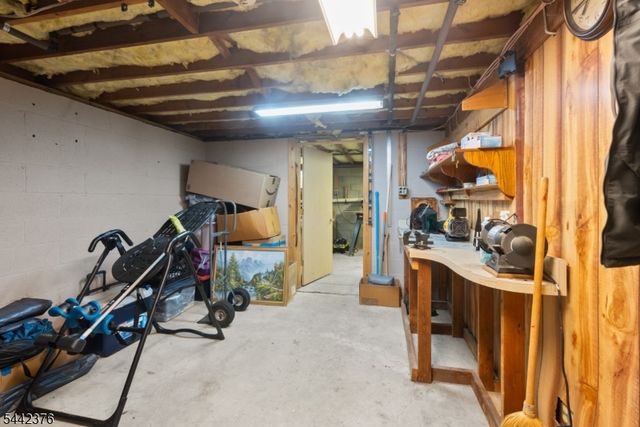 54 Navajo Trl, West Milford Twp., NJ 07480