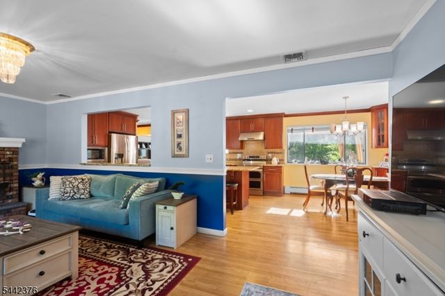 54 Navajo Trl, West Milford Twp., NJ 07480