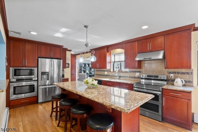 54 Navajo Trl, West Milford Twp., NJ 07480
