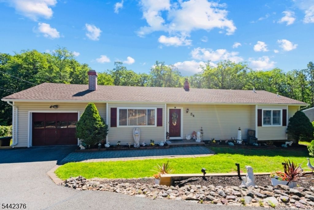 54 Navajo Trl, West Milford Twp., NJ 07480