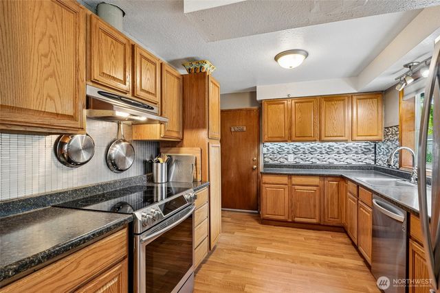 16625 190th AVE SE, Renton, WA 98058
