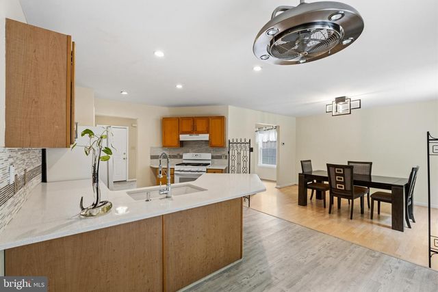 279 E FLAGSTONE DR, Newark, DE 19702