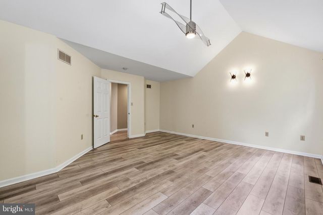 279 E FLAGSTONE DR, Newark, DE 19702