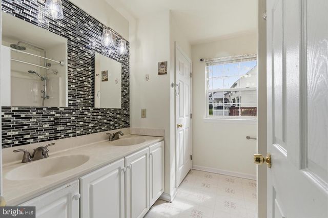 279 E FLAGSTONE DR, Newark, DE 19702