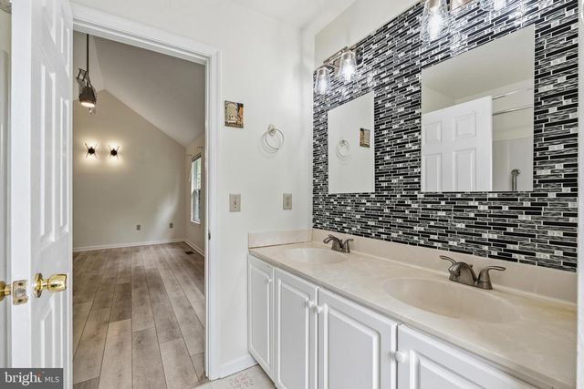 279 E FLAGSTONE DR, Newark, DE 19702
