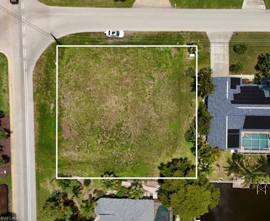 2014 Everest PKWY, CAPE CORAL, FL 33904 — exterior