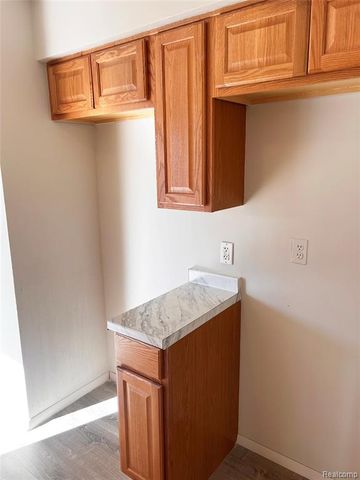 25681 Salem 85, Roseville, MI 48066