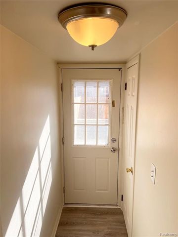 25681 Salem 85, Roseville, MI 48066