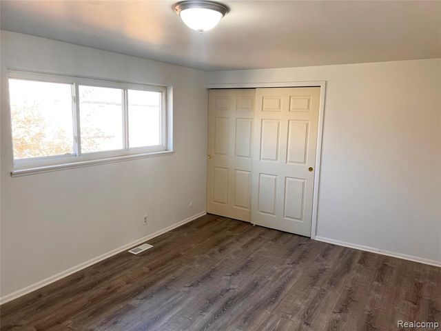 25681 Salem 85, Roseville, MI 48066