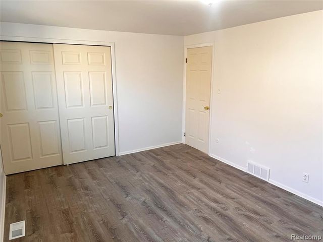 25681 Salem 85, Roseville, MI 48066