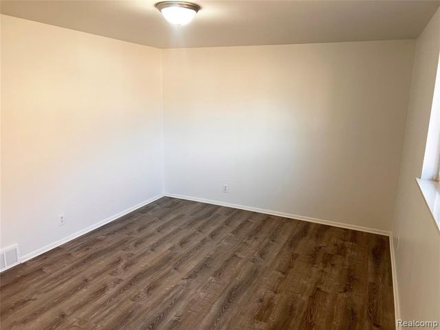 25681 Salem 85, Roseville, MI 48066