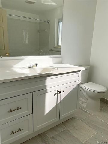 25681 Salem 85, Roseville, MI 48066