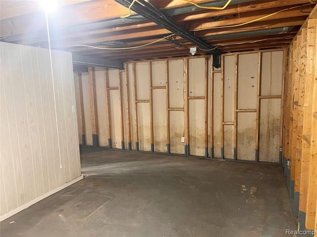 25681 Salem 85, Roseville, MI 48066