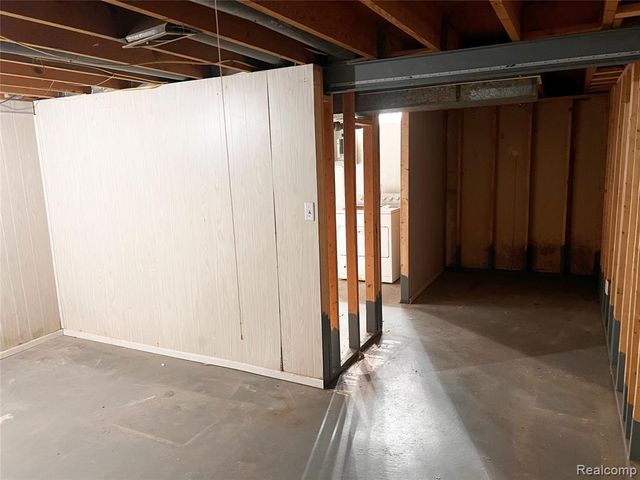 25681 Salem 85, Roseville, MI 48066