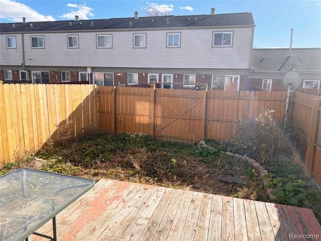 25681 Salem 85, Roseville, MI 48066