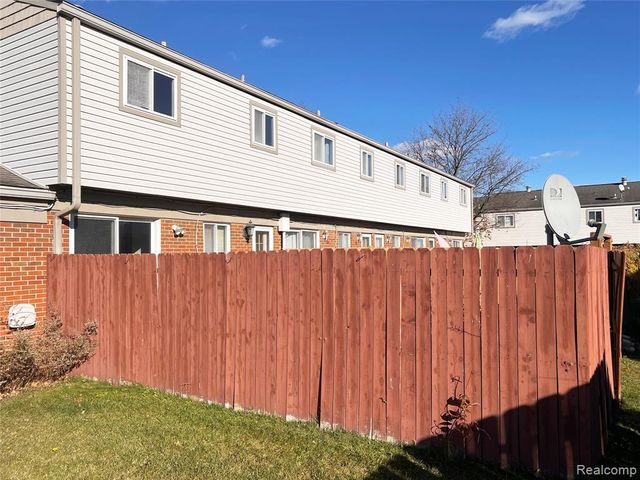 25681 Salem 85, Roseville, MI 48066