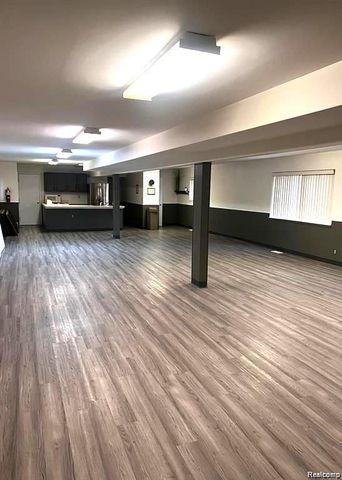 25681 Salem 85, Roseville, MI 48066