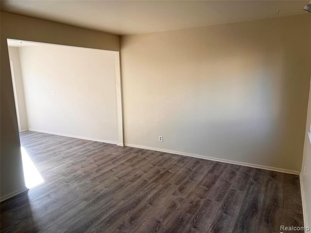 25681 Salem 85, Roseville, MI 48066